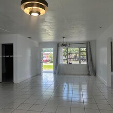 6443 Perry St in Hollywood, FL - Building Photo - Building Photo
