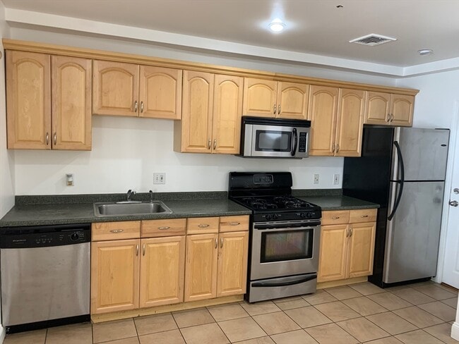 55 Broadway in Somerville, MA - Building Photo - Building Photo