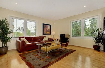 701 1st Ave N in Seattle, WA - Building Photo - Building Photo