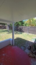 1305 NE 146th St, Unit 1 in Miami, FL - Foto de edificio - Building Photo