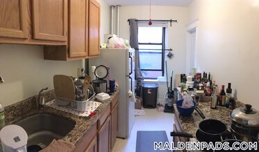 349 Pleasant St in Malden, MA - Building Photo - Building Photo