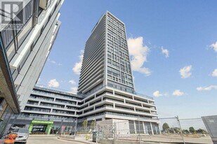 8960 Jane St in Vaughan, ON - Building Photo