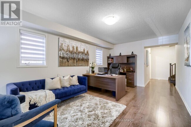 17 Lowes Hill Cir in Caledon, ON - Building Photo - Building Photo