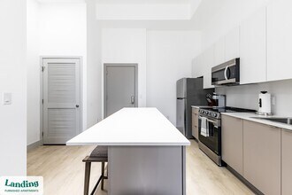 1155 NE 126th St in North Miami, FL - Foto de edificio - Building Photo