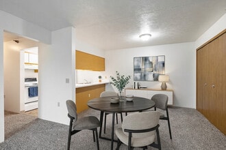 Whitney Estates Apartments in Hillsdale, MI - Foto de edificio - Building Photo