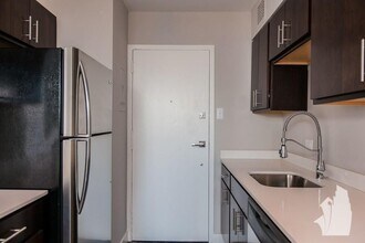 5600 N Sheridan Rd in Chicago, IL - Building Photo - Building Photo