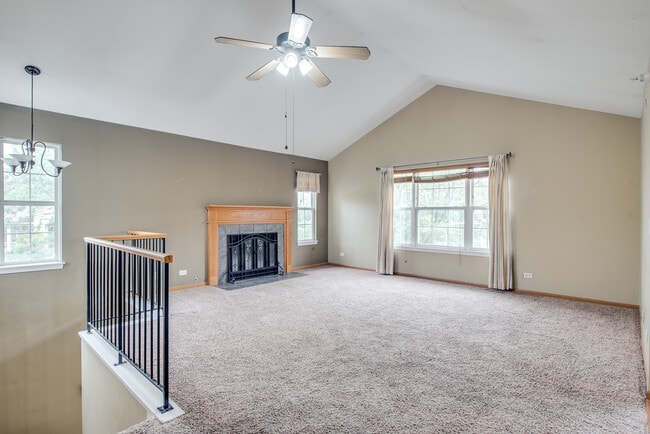 2492 Dickens Dr in Aurora, IL - Building Photo - Building Photo