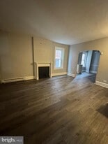 533 BUTTONWOOD St in Norristown, PA - Building Photo