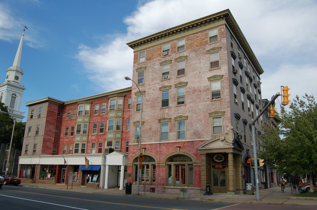 Huntington Apartments in Easton, PA - Foto de edificio - Building Photo