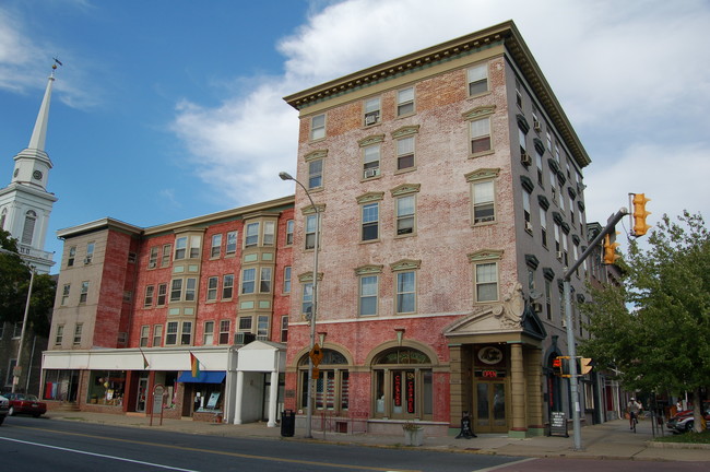 Huntington Apartments in Easton, PA - Building Photo - Building Photo