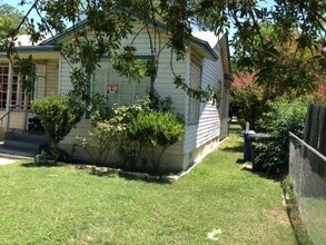 206 Avalon St in San Antonio, TX - Foto de edificio - Building Photo