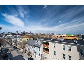 39 Dorchester St-Unit -18 in Boston, MA - Foto de edificio - Building Photo