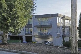 Glenburn Manor in Burnaby, BC - Building Photo - Building Photo