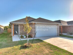 11448 SW 12th St in Yukon, OK - Building Photo - Building Photo