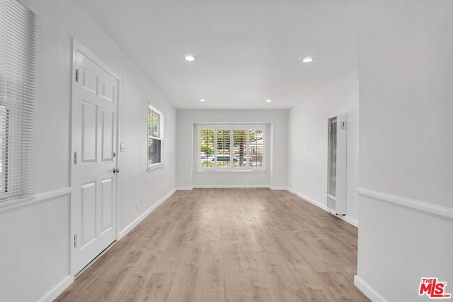 2207 Ocean Park Blvd in Santa Monica, CA - Building Photo - Building Photo