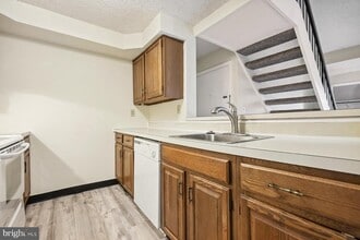 1607 Aspen Dr in Plainsboro, NJ - Building Photo - Building Photo