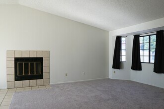 68295 Risueno Rd in Cathedral City, CA - Building Photo - Building Photo