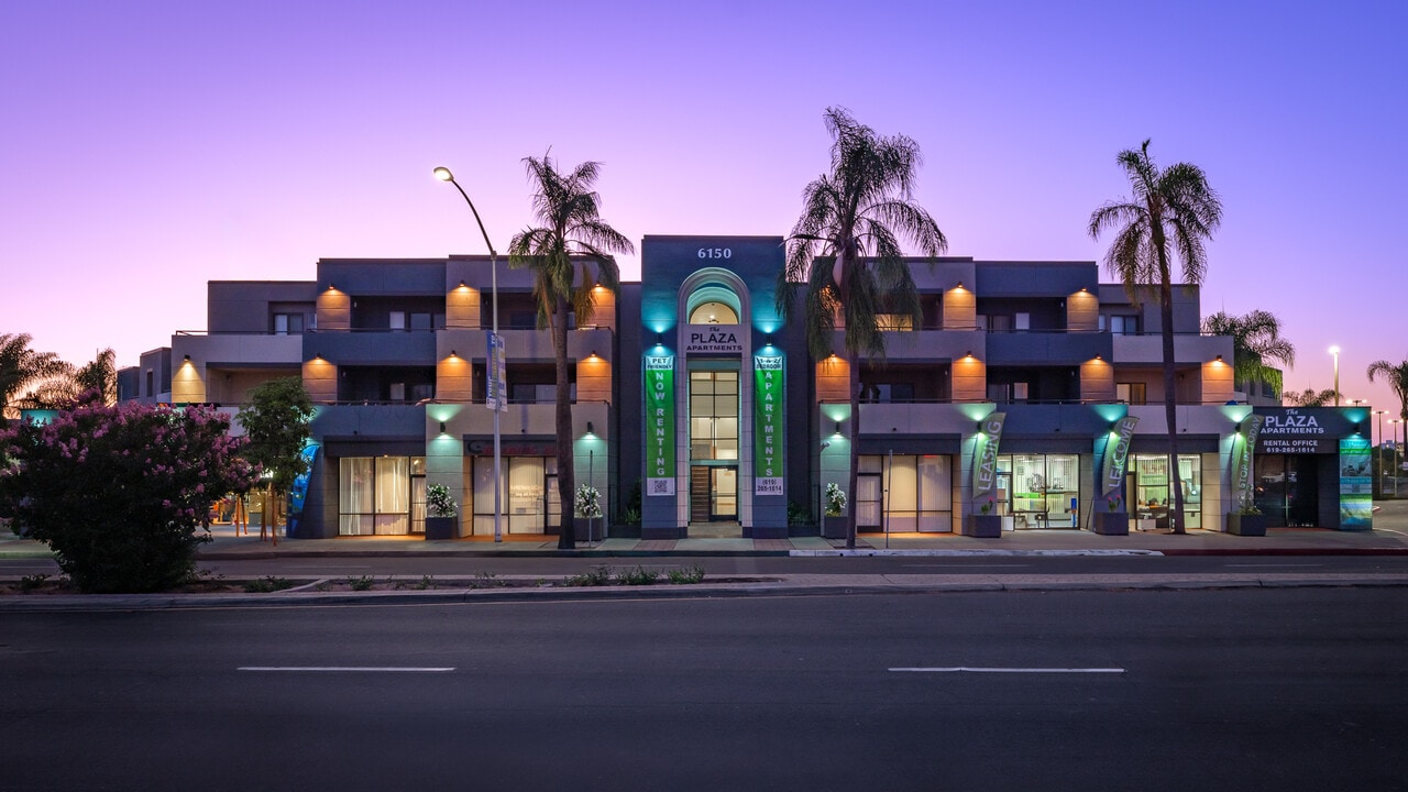 The Plaza Apartments *$2585 OFF MOVE-IN* in San Diego, CA - Foto de edificio