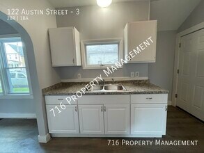 122 Austin St-Unit -3 in Buffalo, NY - Foto de edificio - Building Photo