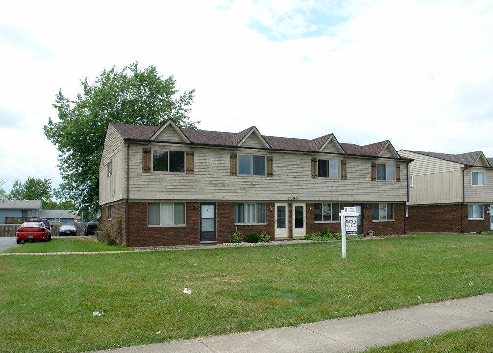 7384 Whitcomb St in Merrillville, IN - Building Photo