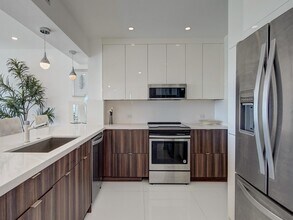 2500 E Las Olas Blvd, Unit 709 in Fort Lauderdale, FL - Foto de edificio - Building Photo