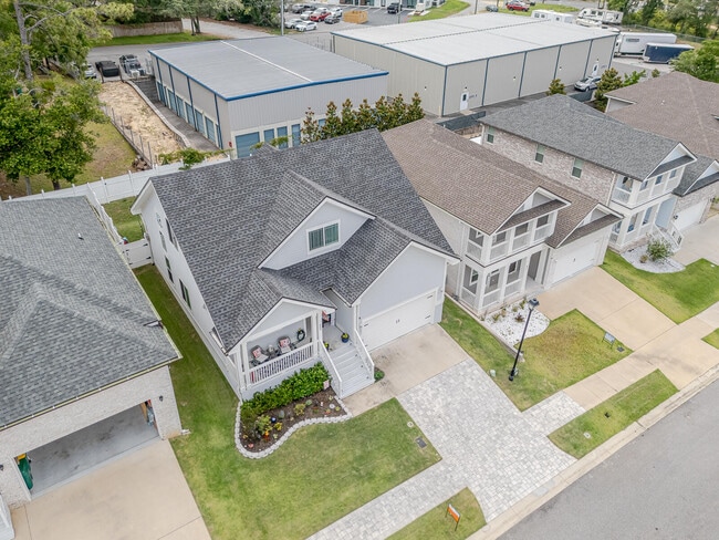 409 Hideaway Ln in Niceville, FL - Foto de edificio - Building Photo