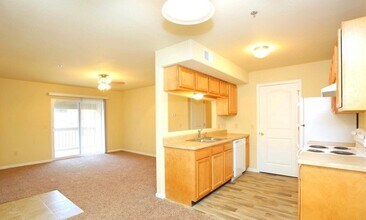 1930 Kissinger St in West Plains, MO - Building Photo - Building Photo