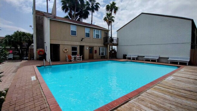208 W Kingfish St in South Padre Island, TX - Building Photo - Building Photo