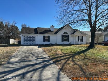 122 Horse Shoe Bend in Jacksonville, NC - Building Photo