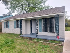 797 Cavalier Dr in Memphis, TN - Foto de edificio - Building Photo