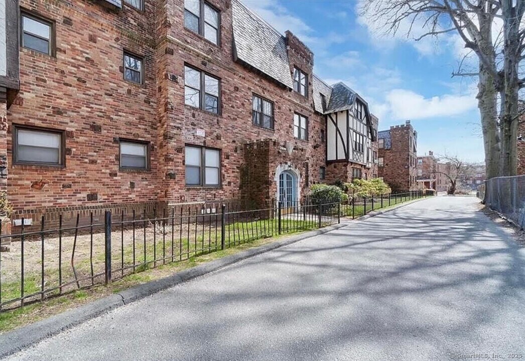 16 Townley St in Hartford, CT - Building Photo