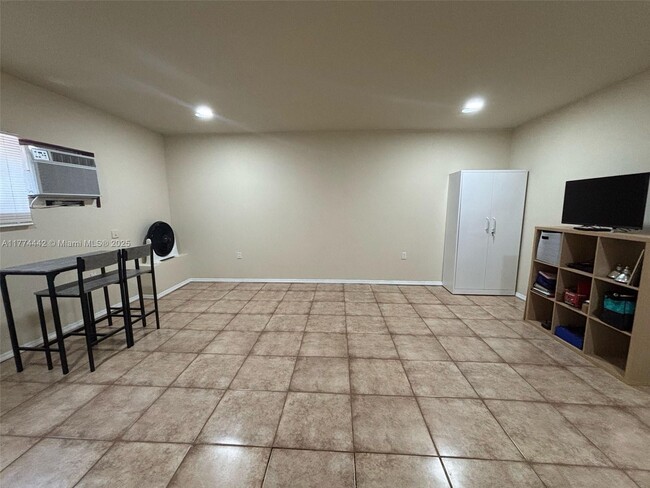 1170 Little River Dr