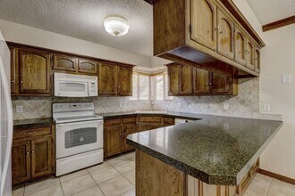 2821 Shady Tree Ln in Edmond, OK - Foto de edificio - Building Photo