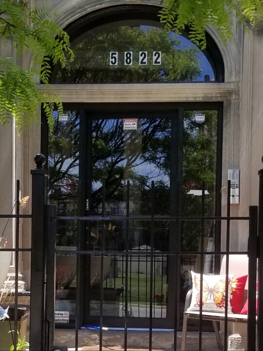 5822 S Indiana Ave in Chicago, IL - Building Photo