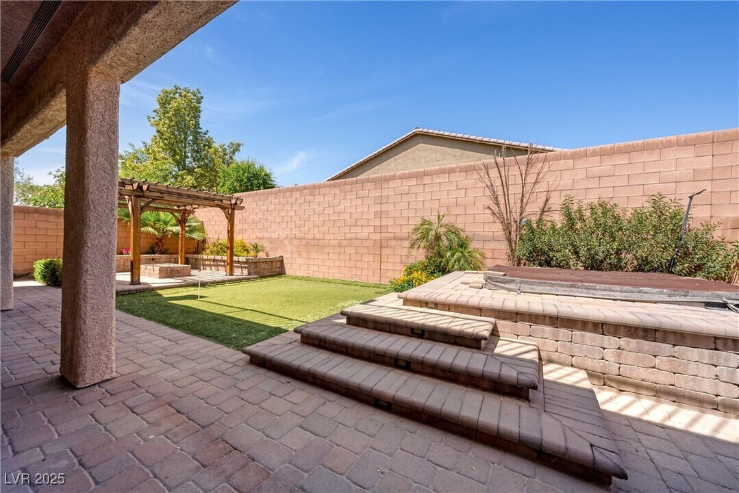 7176 Summer Grove Ave in Las Vegas, NV - Building Photo