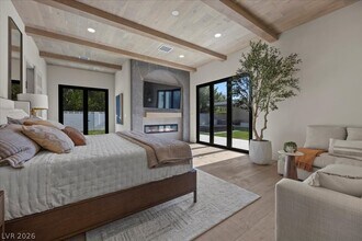 2401 Driftwood Dr in Las Vegas, NV - Building Photo - Building Photo