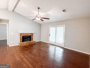 130 Warm Springs Cir in Roswell, GA - Building Photo - Building Photo