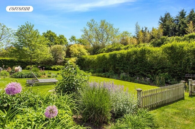 114 Wainscott Main St in Wainscott, NY - Building Photo - Building Photo