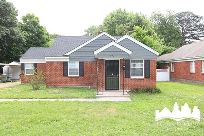 property at 992 Maria St