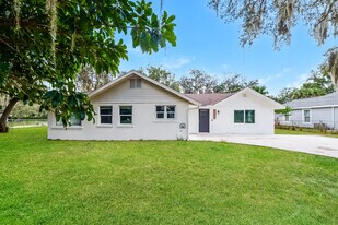 37420 New York Ave in Umatilla, FL - Building Photo