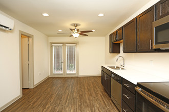 2106 Bennett Ave in Dallas, TX - Building Photo - Interior Photo