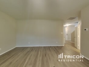 10512 Fossil Hill Dr in Fort Worth, TX - Building Photo - Building Photo
