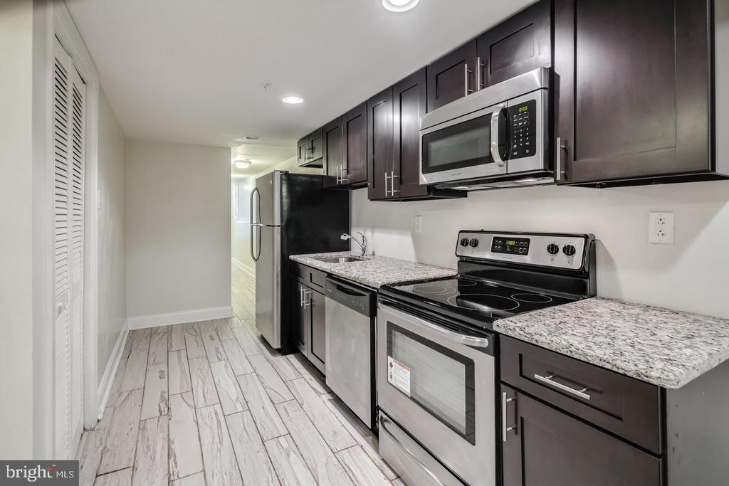 319 N Preston St in Philadelphia, PA - Building Photo