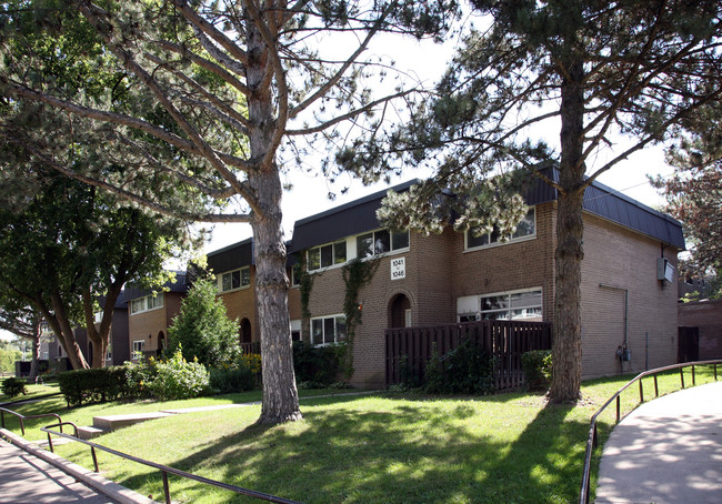 Tandridge Crescent in Toronto, ON - Building Photo - Building Photo