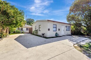 444 Malverne Rd, Unit 1007 in West Palm Beach, FL - Building Photo