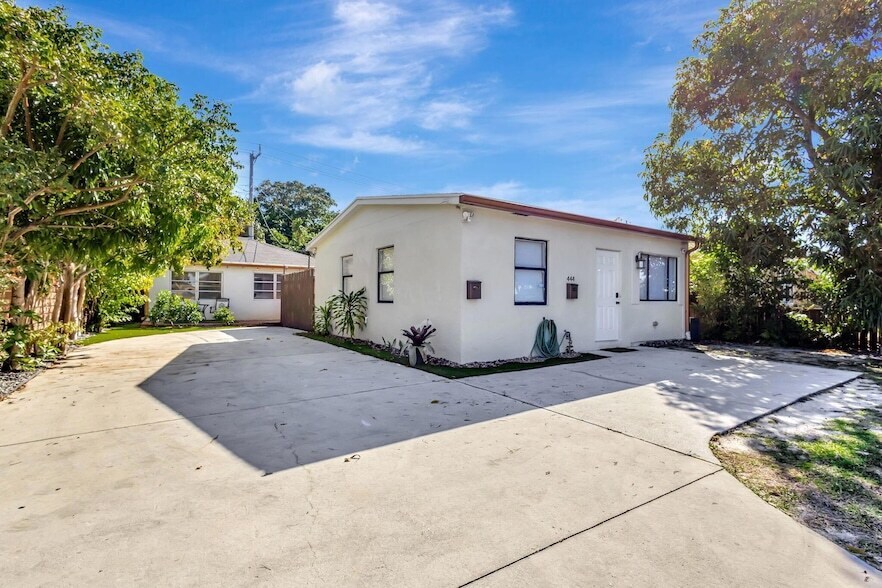 444 Malverne Rd, Unit 1007 in West Palm Beach, FL - Building Photo