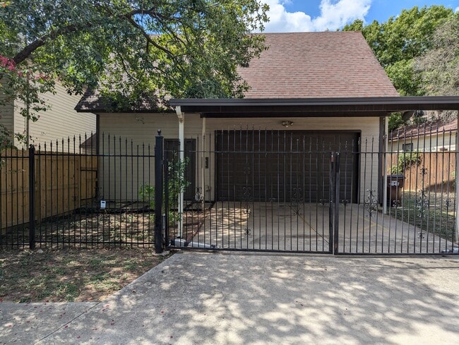 7017 Jefferson Ridge Dr, Unit Private Guest House #1
