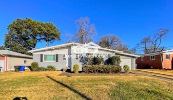 712 Houdon Ln in Virginia Beach, VA - Building Photo