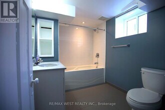 32 Beatrice St in Toronto, ON - Building Photo - Building Photo