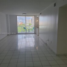 17275 Collins Ave, Unit 801 in Sunny Isles Beach, FL - Foto de edificio - Building Photo